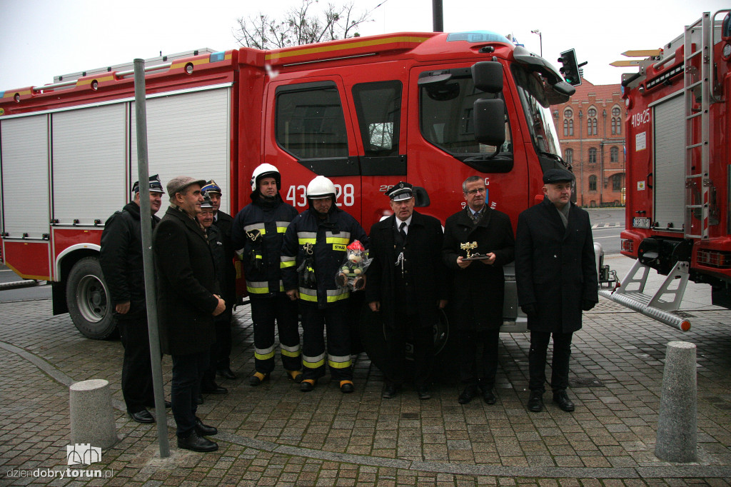 Przekazanie wozów strażackich