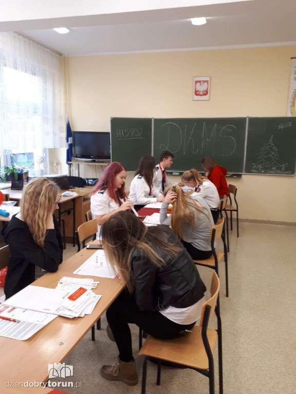 Uczniowie II LO szukali dawców szpiku