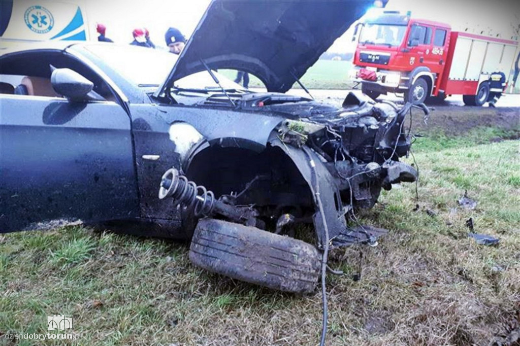 Fatalne dachowanie BMW na DK 15