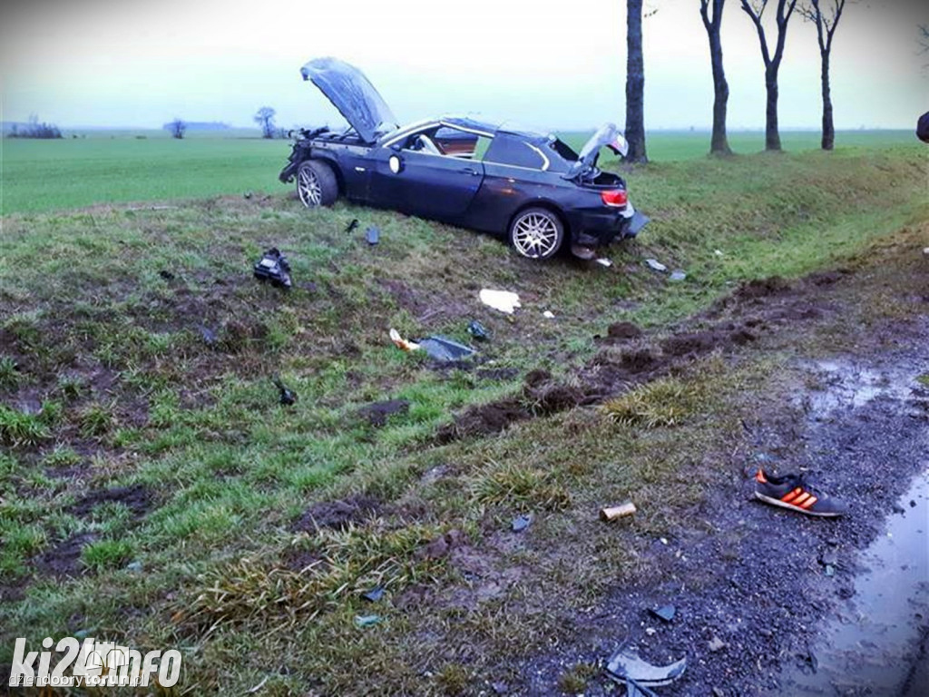 Fatalne dachowanie BMW na DK 15
