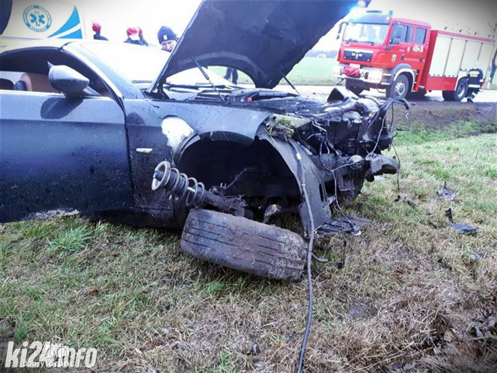Fatalne dachowanie BMW na DK 15