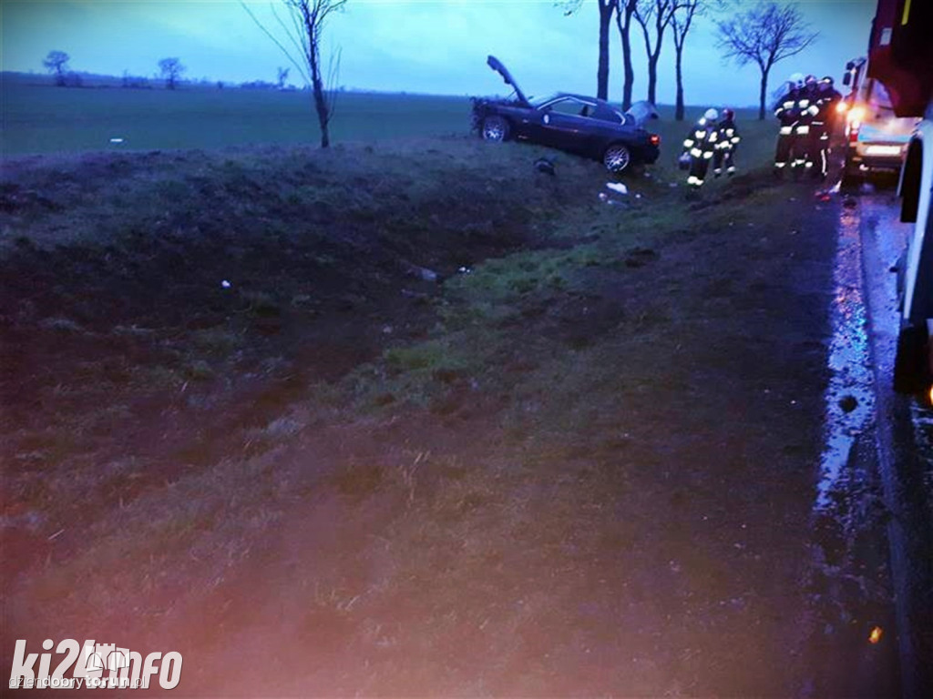 Fatalne dachowanie BMW na DK 15