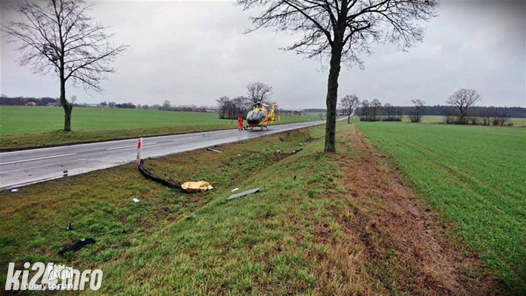 Fatalne dachowanie BMW na DK 15