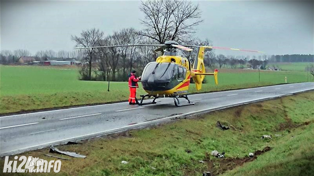 Fatalne dachowanie BMW na DK 15