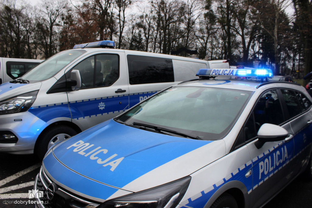 Policja z nowymi radiowozami