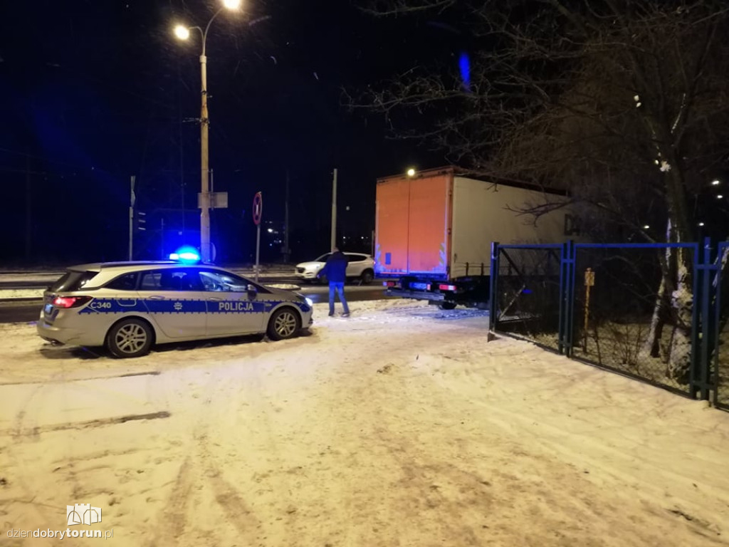 Ciężarówka wjechała w tramwaj