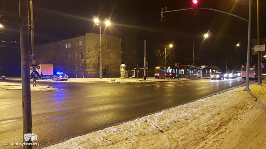 Ciężarówka wjechała w tramwaj