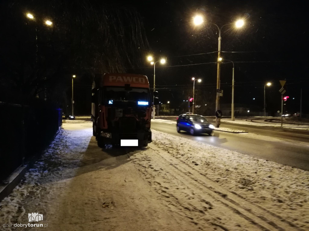 Ciężarówka wjechała w tramwaj