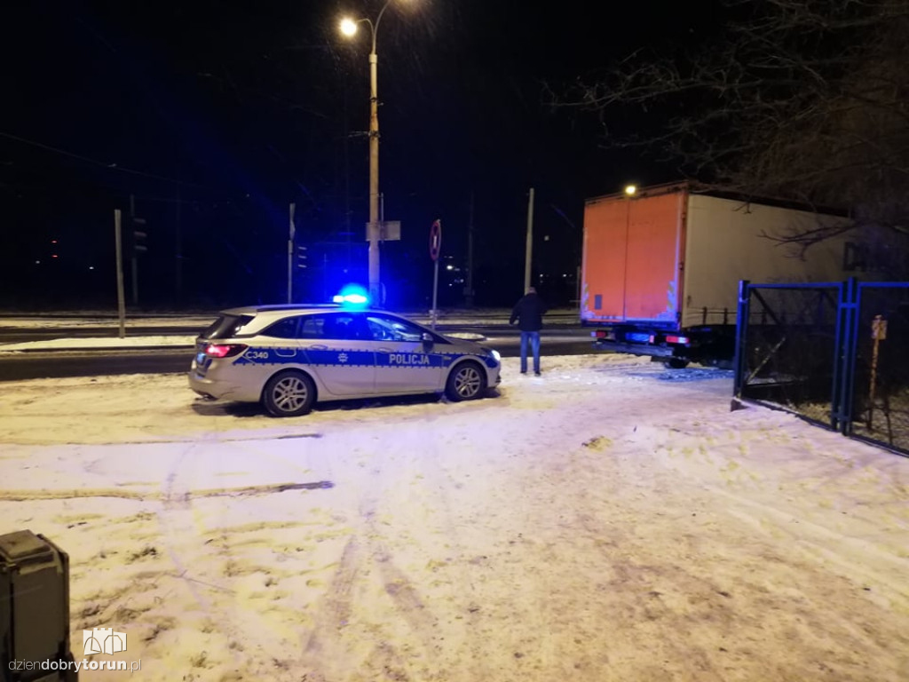 Ciężarówka wjechała w tramwaj