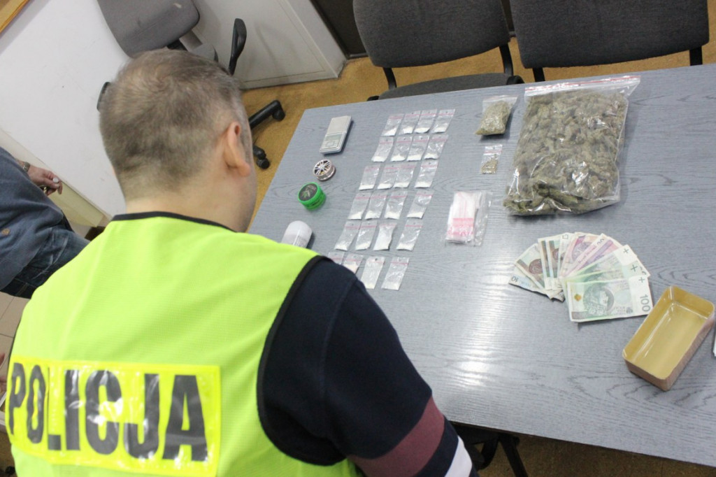 Policja w mieszkaniu 24-latki