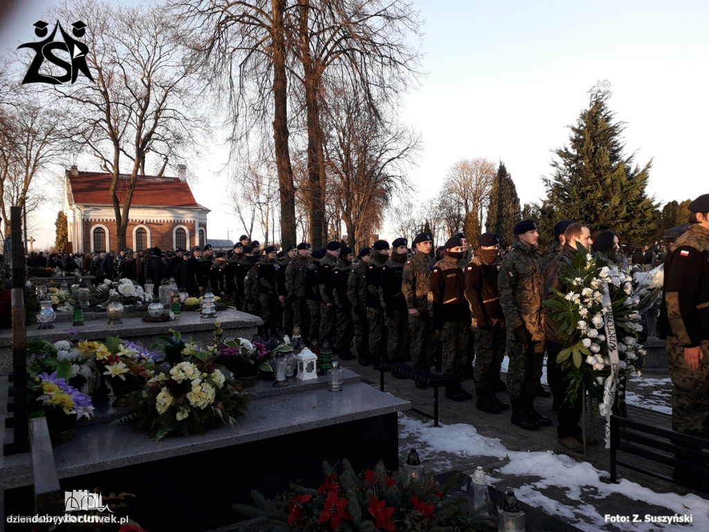 Tłumy pożgnały 16-letnią Wiktorię