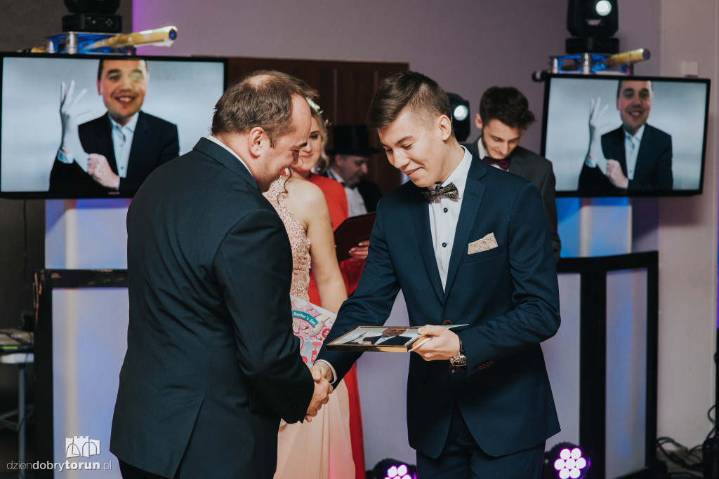 Tak bawiło się II LO na studniówce