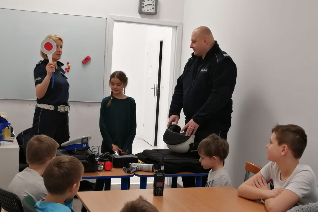 Policjanci odwiedzili dzieci z półkolonii