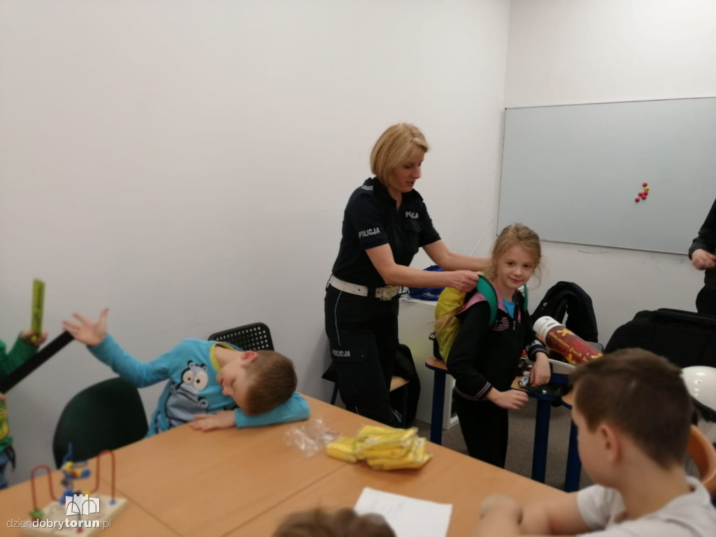 Policjanci odwiedzili dzieci z półkolonii