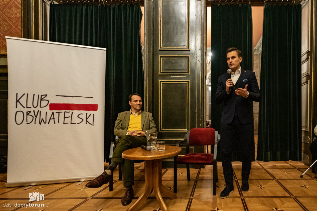 Radosław Sikorski w Dworze Artusa
