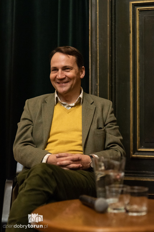 Radosław Sikorski w Dworze Artusa