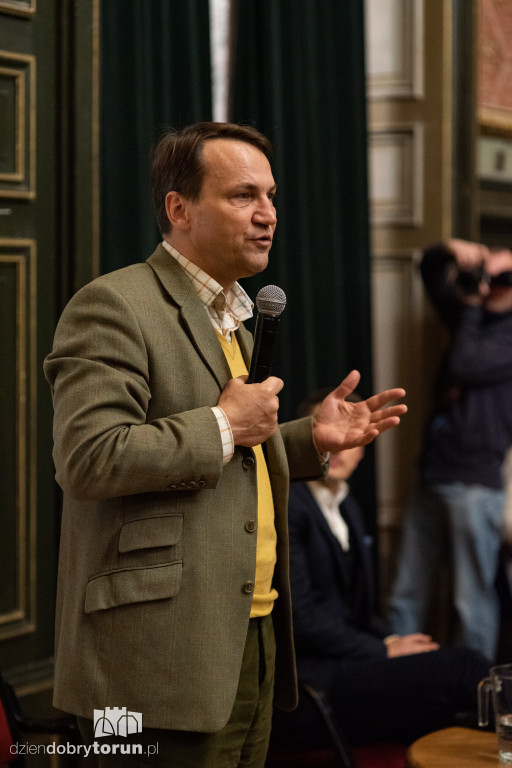 Radosław Sikorski w Dworze Artusa