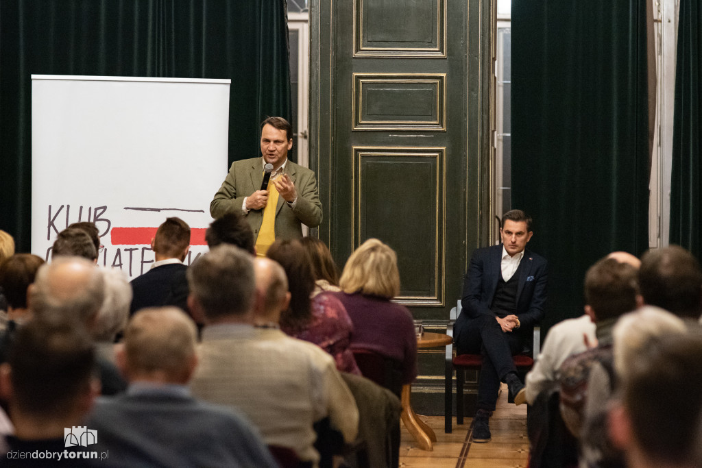 Radosław Sikorski w Dworze Artusa