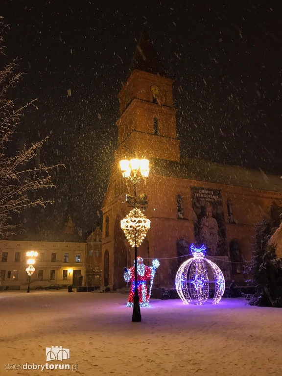 Toruń w śnieżnej scenerii