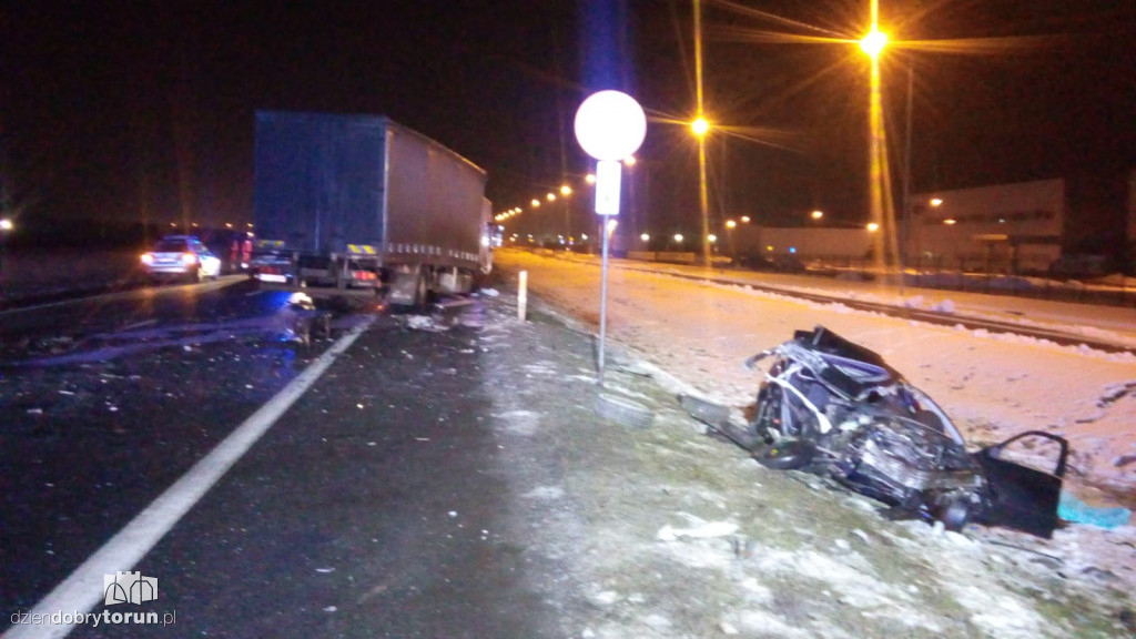 BMW bez szans w starciu z ciężarówką