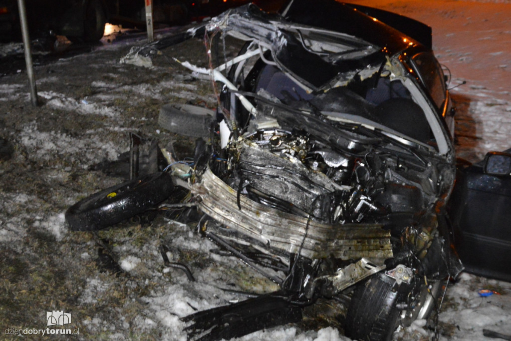 BMW bez szans w starciu z ciężarówką