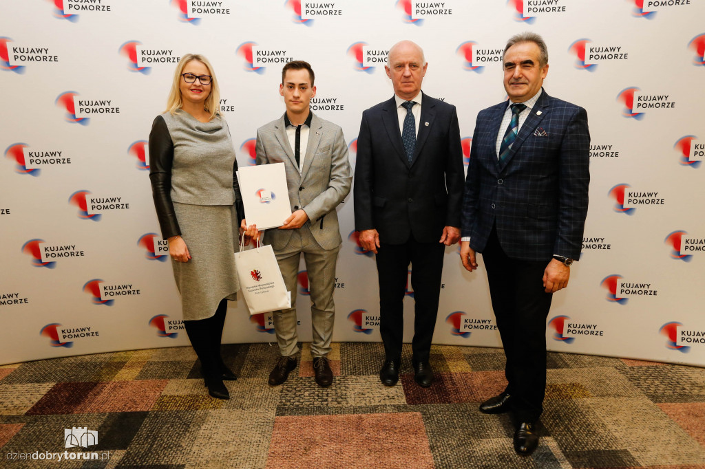 Marszałek nagrodził sportowców