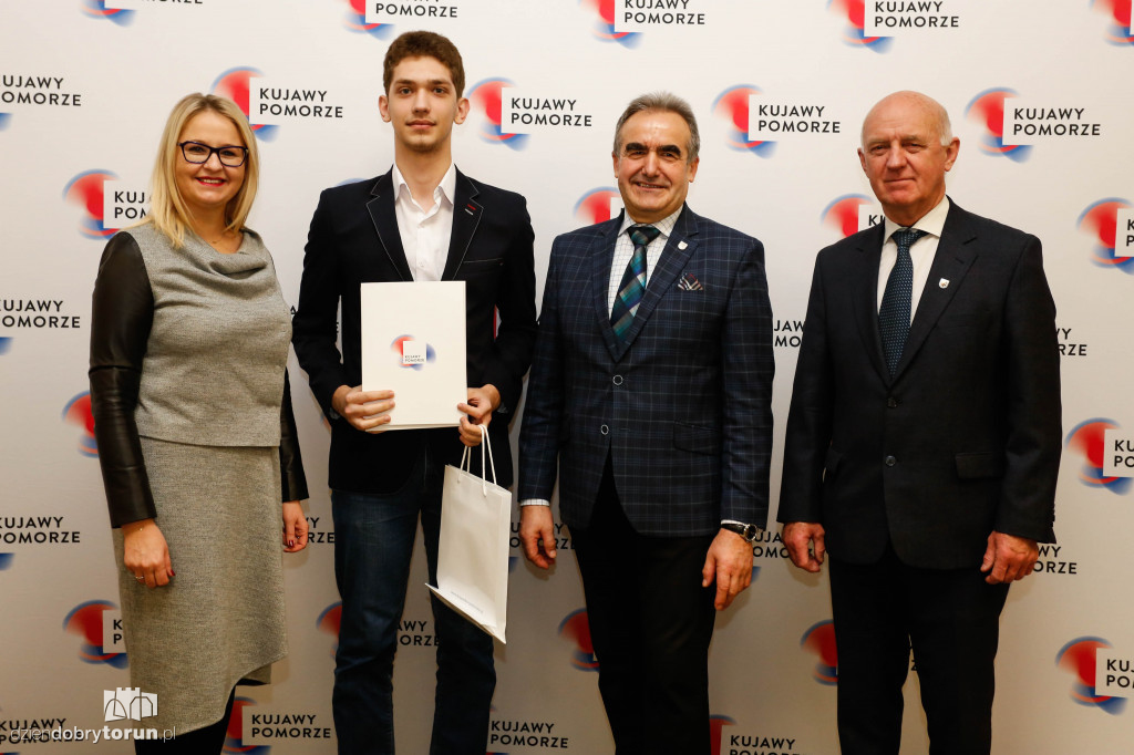 Marszałek nagrodził sportowców
