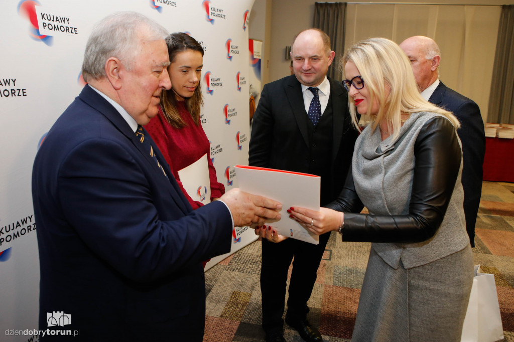 Marszałek nagrodził sportowców