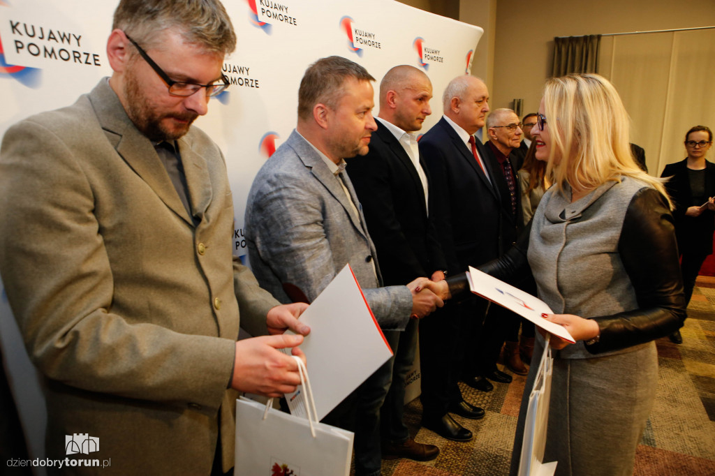 Marszałek nagrodził sportowców