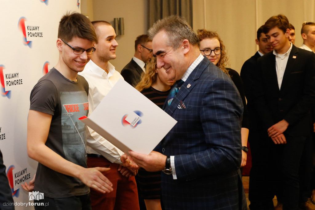 Marszałek nagrodził sportowców