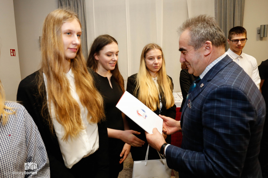 Marszałek nagrodził sportowców