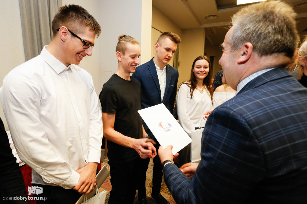 Marszałek nagrodził sportowców