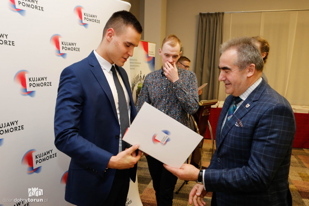 Marszałek nagrodził sportowców