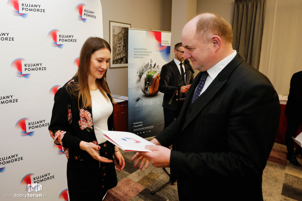 Marszałek nagrodził sportowców