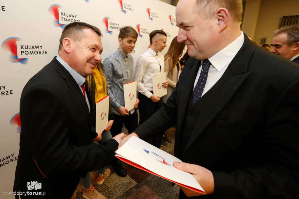 Marszałek nagrodził sportowców
