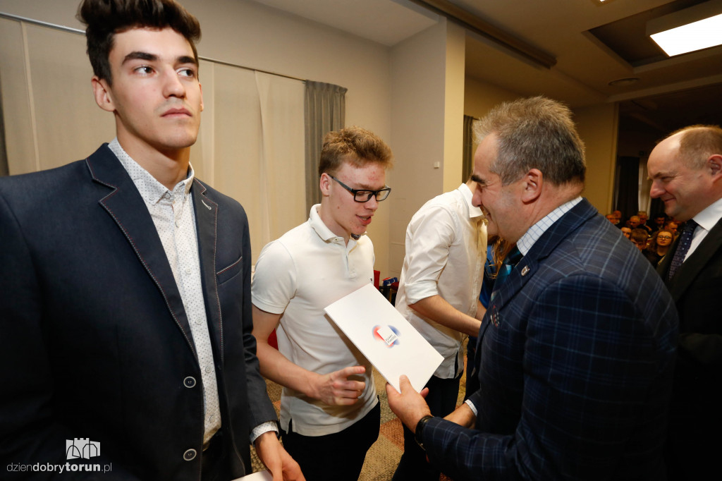 Marszałek nagrodził sportowców