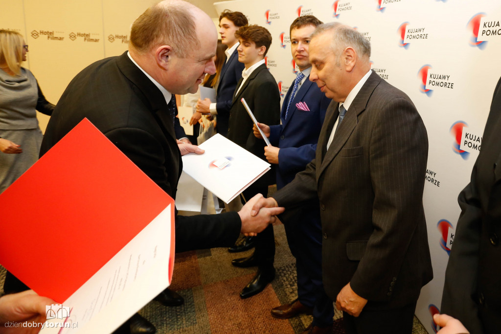 Marszałek nagrodził sportowców
