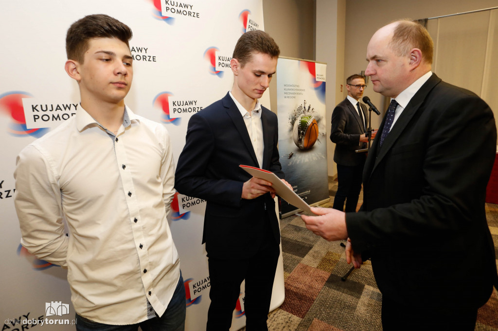 Marszałek nagrodził sportowców