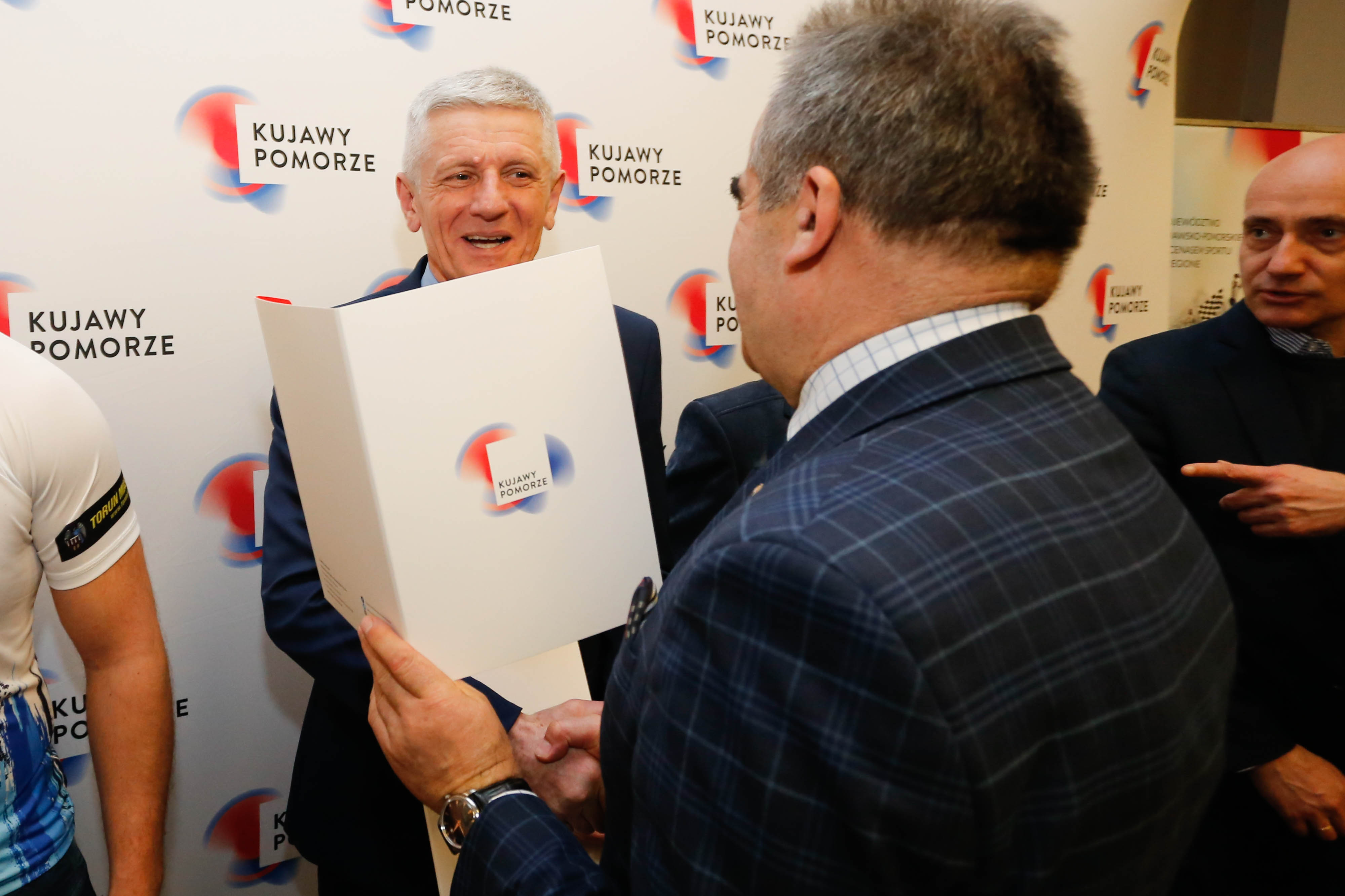 Marszałek nagrodził sportowców