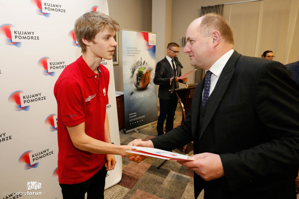 Marszałek nagrodził sportowców