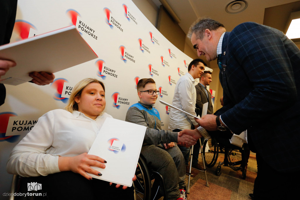 Marszałek nagrodził sportowców