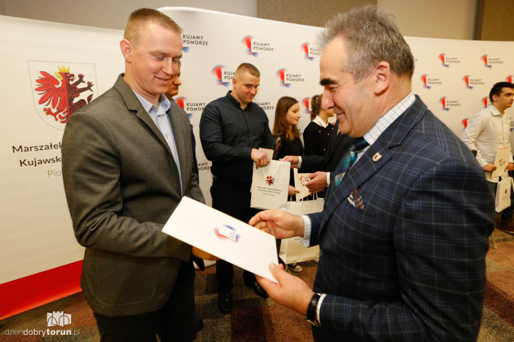 Marszałek nagrodził sportowców