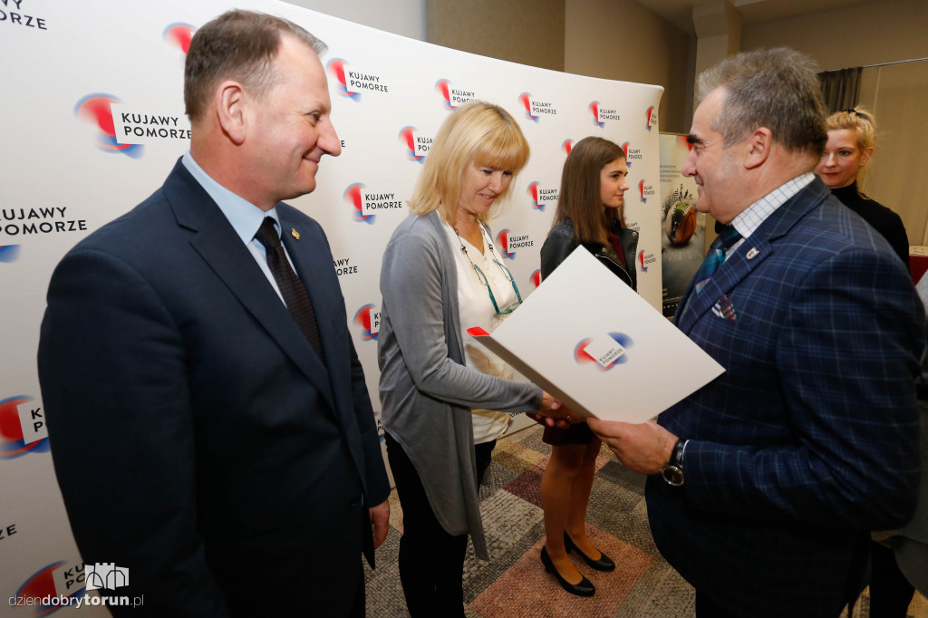 Marszałek nagrodził sportowców