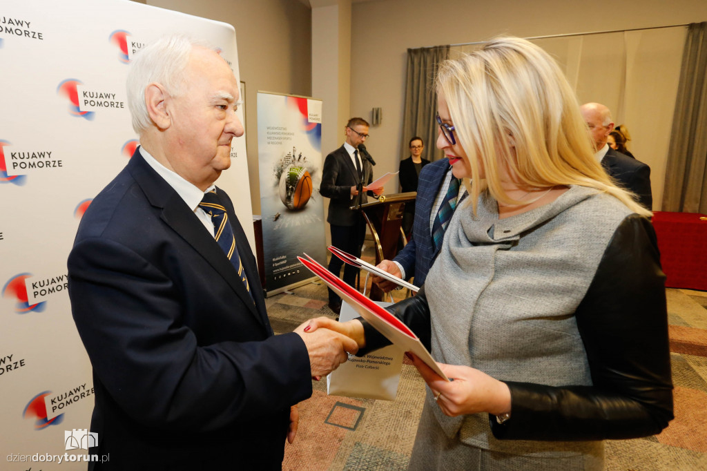 Marszałek nagrodził sportowców