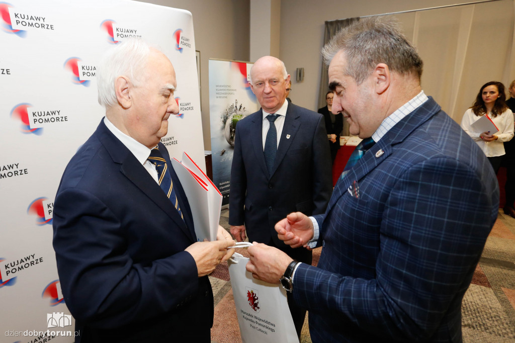 Marszałek nagrodził sportowców