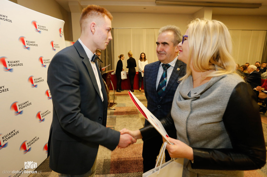 Marszałek nagrodził sportowców