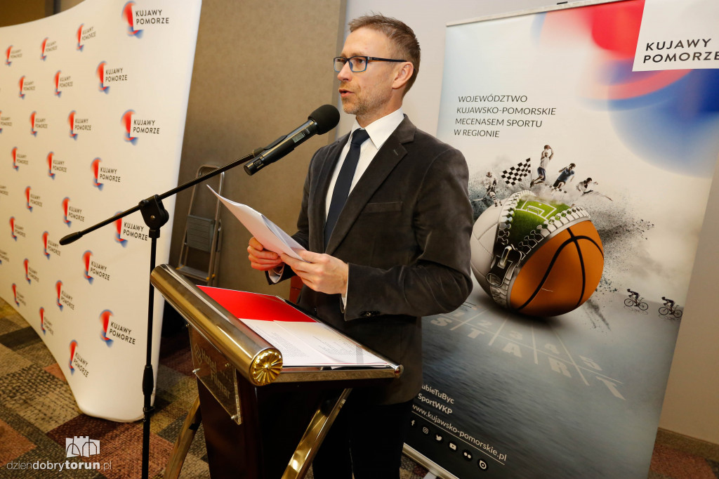 Marszałek nagrodził sportowców