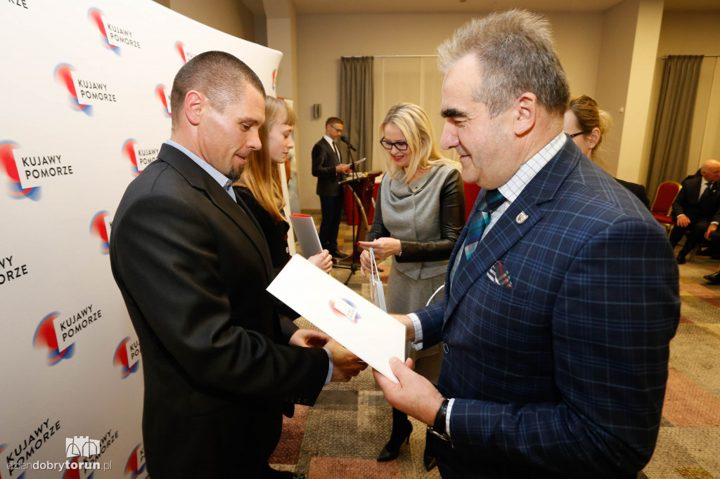 Marszałek nagrodził sportowców