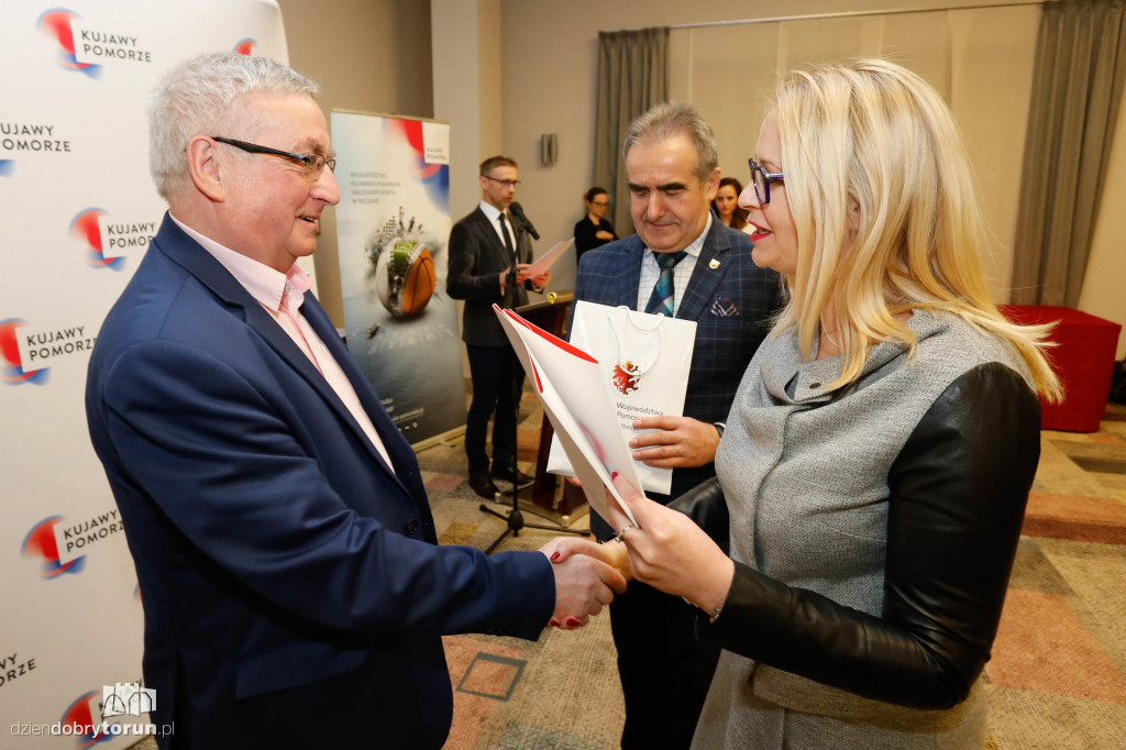 Marszałek nagrodził sportowców