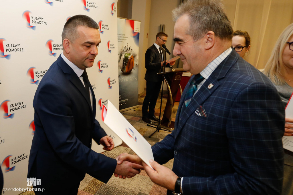 Marszałek nagrodził sportowców
